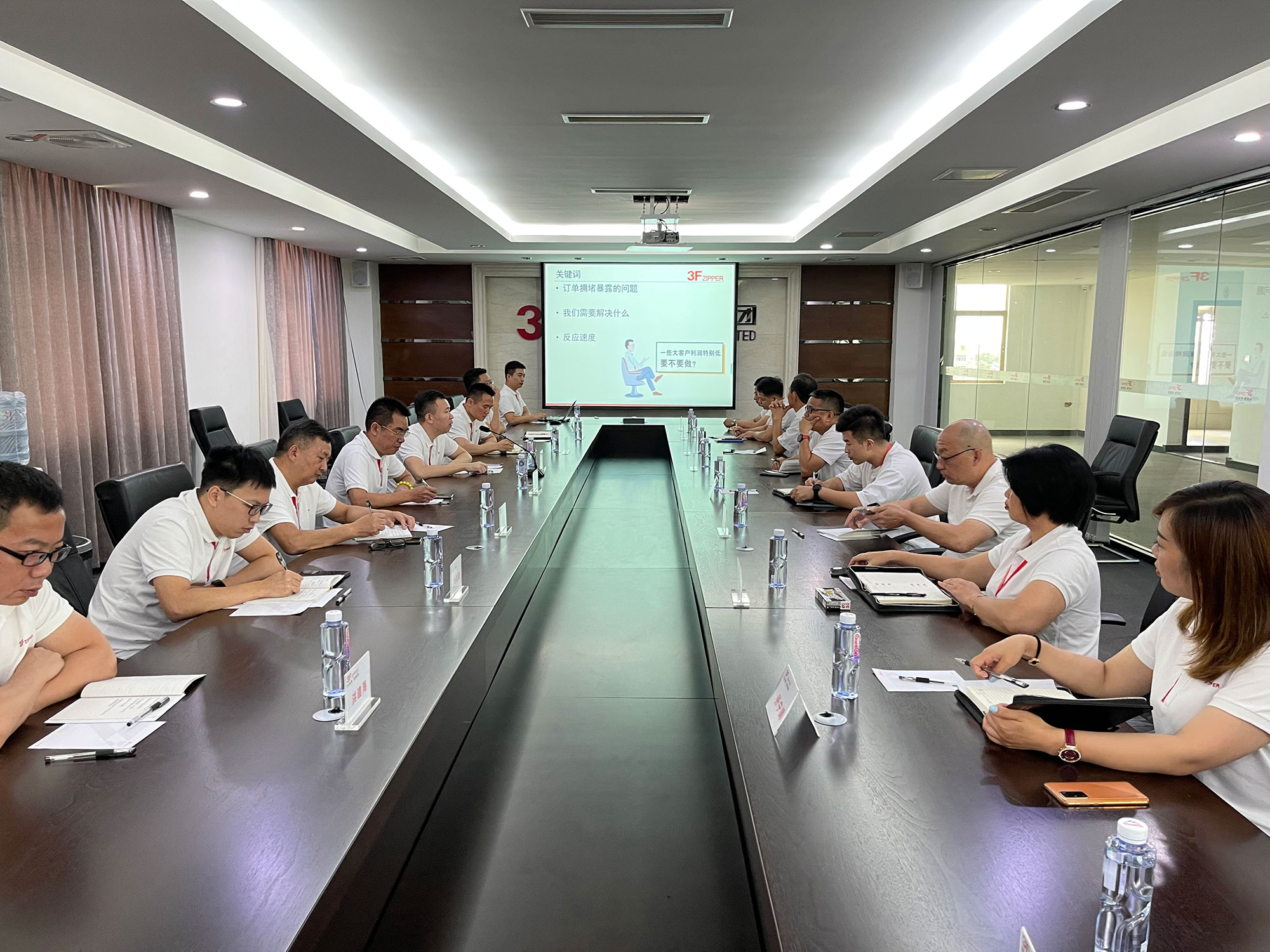 华亿(中国)召开上半年总结暨下半年计划会议